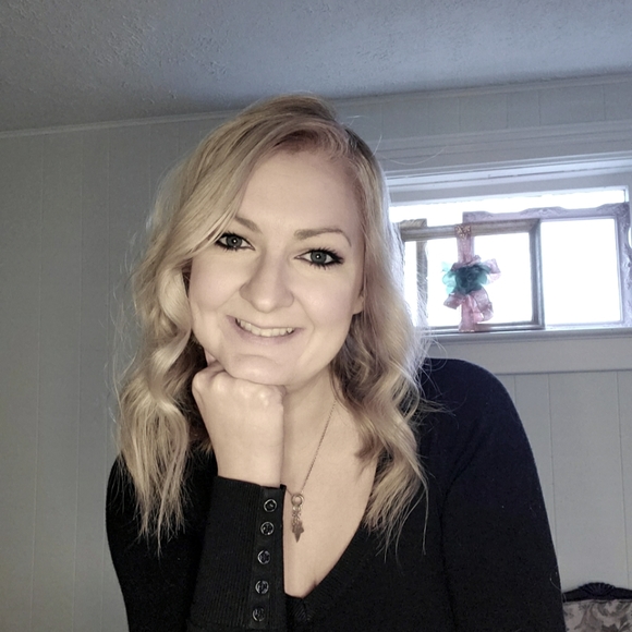 Meet your Posher, Kassy - Picture 1 of 2